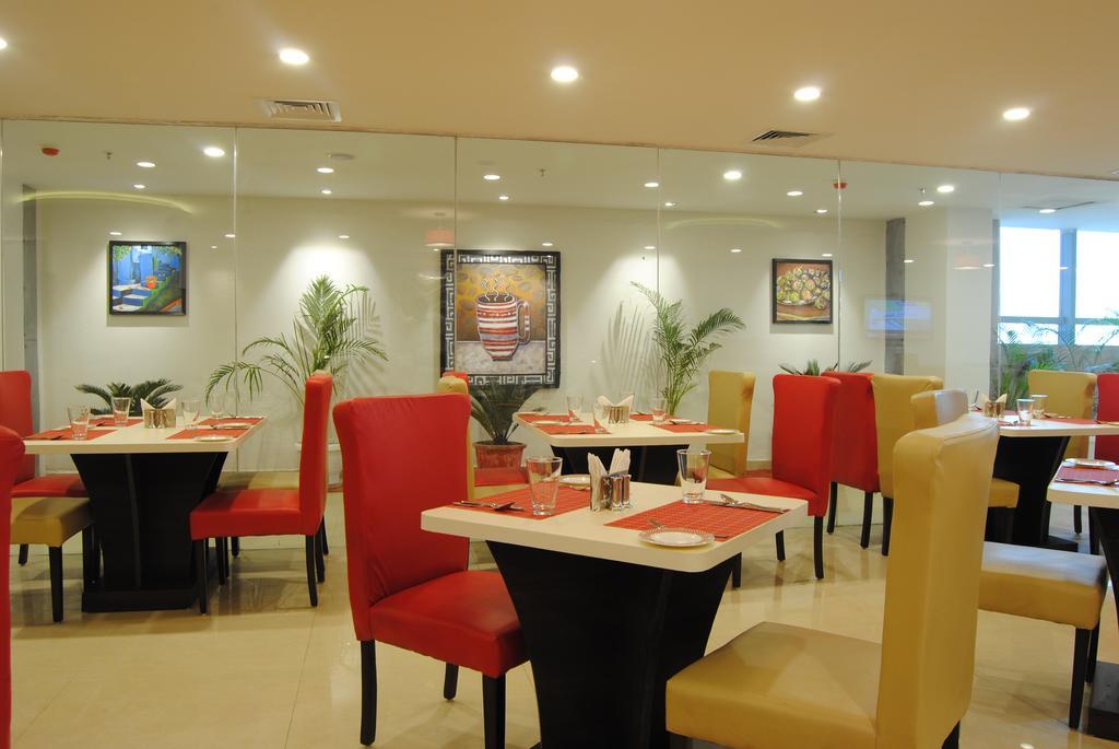 Xenious World Square Hotel 가지아바드 외부 사진