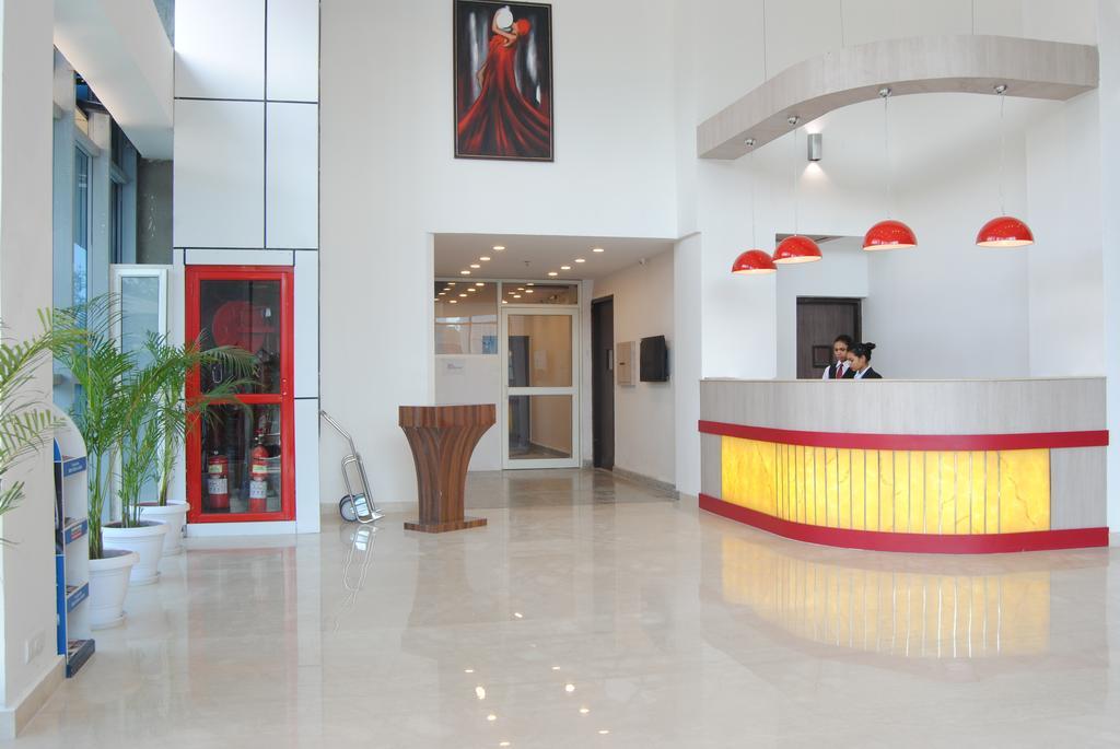 Xenious World Square Hotel 가지아바드 외부 사진
