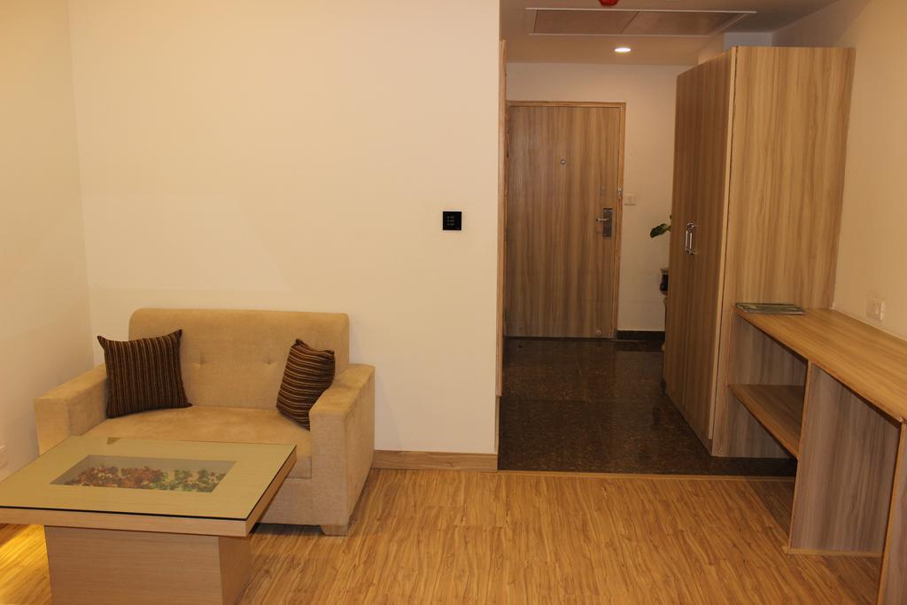 Xenious World Square Hotel 가지아바드 외부 사진