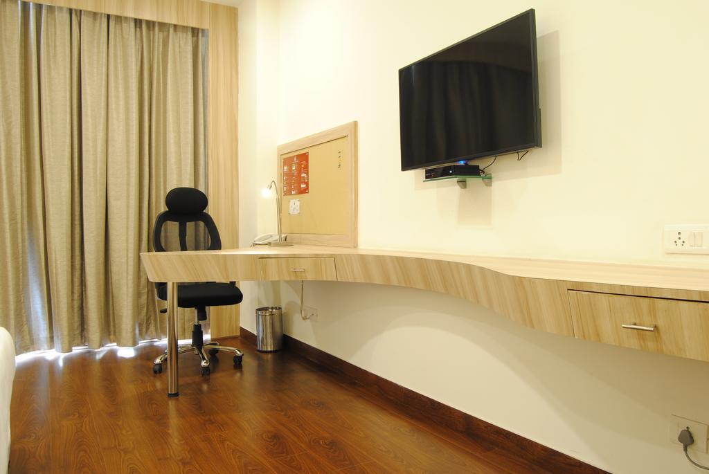 Xenious World Square Hotel 가지아바드 외부 사진