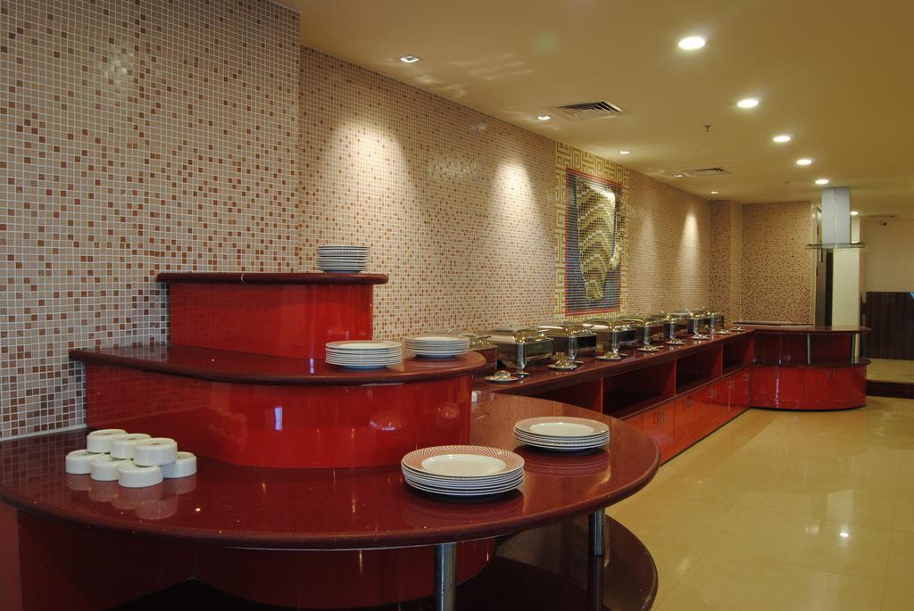 Xenious World Square Hotel 가지아바드 외부 사진
