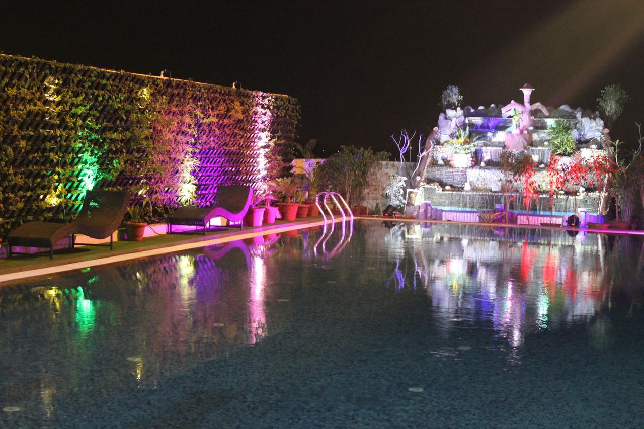 Xenious World Square Hotel 가지아바드 외부 사진